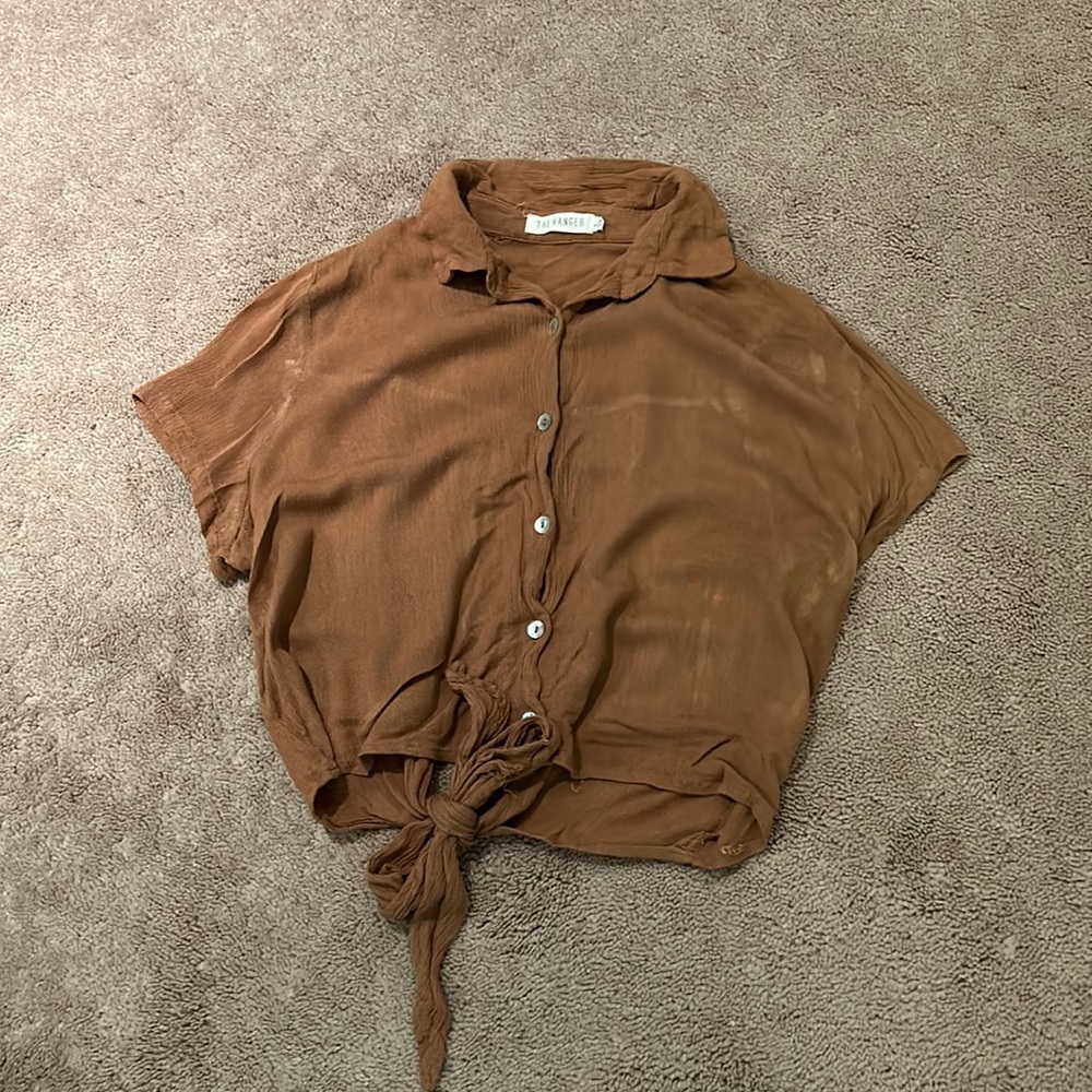 The Hanger crop top. Adorable back tie.